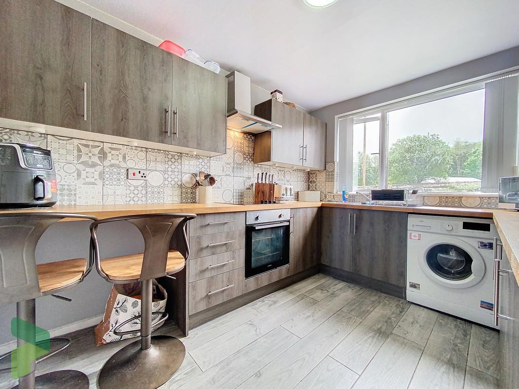Fully Fitted Kitchen