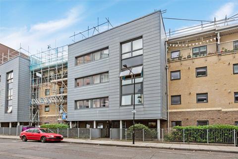 2 bedroom flat to rent, 84 Stainsby Road, London E14