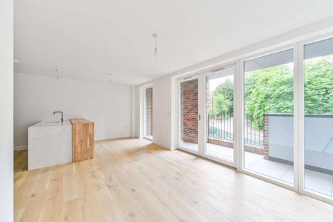3 bedroom flat to rent, Kenley Lane, Coulsdon, Kenley, CR8