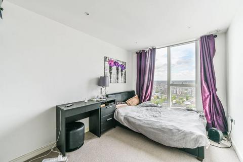 2 bedroom flat to rent, Pinnacle Apartments, East Croydon, Croydon, CR0