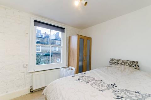3 bedroom flat to rent, Gascony Avenue, West Hampstead, London, NW6