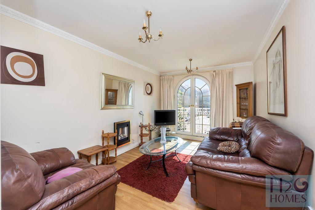 The Octagon, Flat 2 001