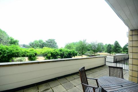 3 bedroom flat to rent, Wyatt Drive, Castelnau, London, SW13