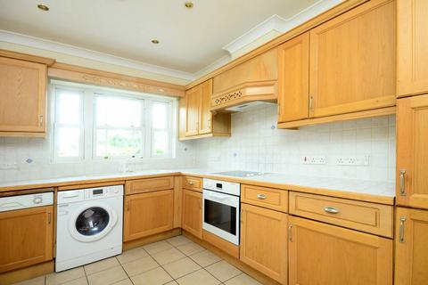 3 bedroom flat to rent, Wyatt Drive, Castelnau, London, SW13