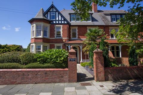 2 bedroom flat for sale, Walton House, Victoria Road, Penarth