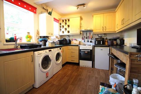 3 bedroom terraced house to rent, Newman Place, Bilston