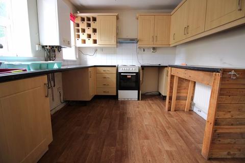 3 bedroom terraced house to rent, Newman Place, Bilston