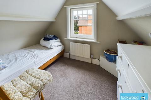 2 bedroom flat to rent, 27 Upper Gordon Road, Camberley