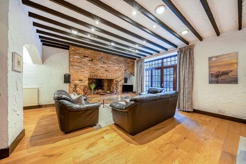 3 bedroom flat to rent, Queens Gate Gardens, South Kensington, London, SW7