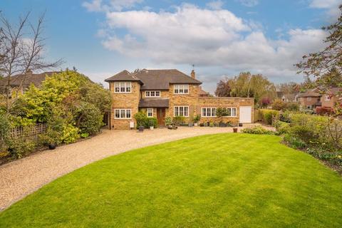 4 bedroom house to rent, Impressive Detached Residence. High Beeches, Gerrards Cross £4750pcm Available 5th August