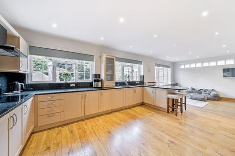 7 Manor Gardens, South Croydon, CR2 7BU
