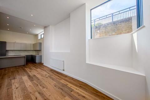 3 bedroom duplex to rent, Brookhill Road, Woolwich, London SE18