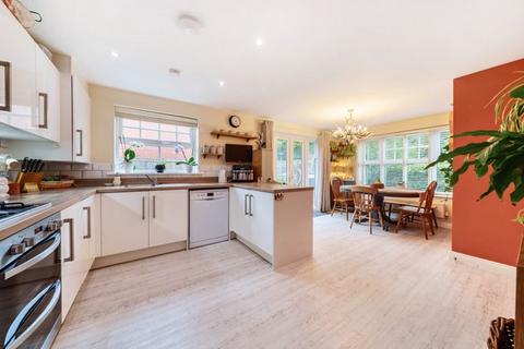 4 bedroom detached house for sale, The Bartons, Staplehurst