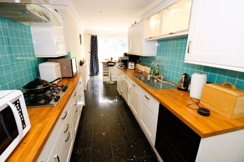 3 bedroom bungalow for sale, Commonfield Road, Banstead