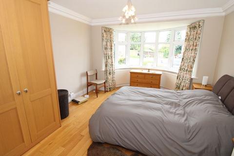 123 Commonfield Road, Banstead, SM7 2JY