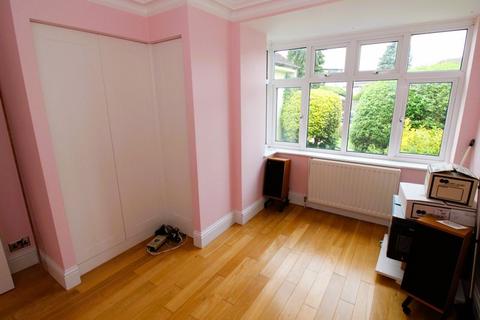 123 Commonfield Road, Banstead, SM7 2JY