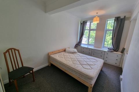 3 bedroom apartment to rent, Edgabaston B15