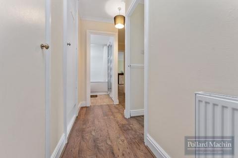 Flat 3, 3 Parrs Close, South Croydon, CR2 0QX