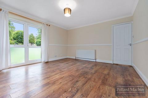 Flat 3, 3 Parrs Close, South Croydon, CR2 0QX