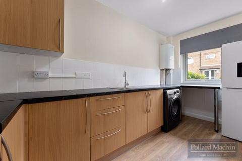Flat 3, 3 Parrs Close, South Croydon, CR2 0QX