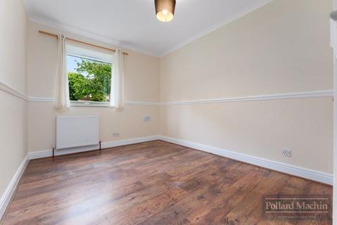 Flat 3, 3 Parrs Close, South Croydon, CR2 0QX