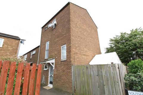 3 bedroom townhouse for sale, GREAT VALUE two reception town house on Southampton Gardens, Luton
