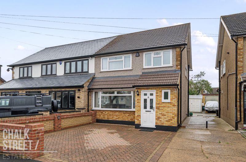 Oxford Avenue, Hornchurch, RM11 3 bed semidetached house for sale £
