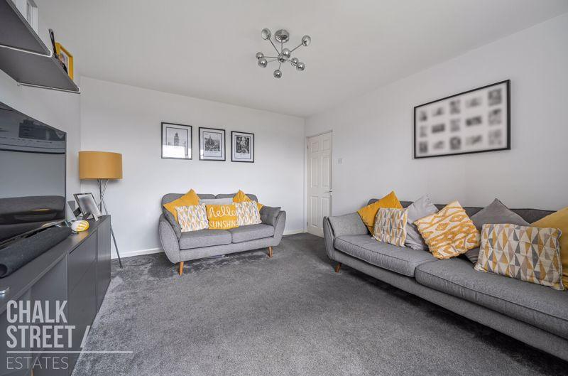 Grosvenor Drive, Hornchurch, RM11 3 bed terraced house for sale £475,000