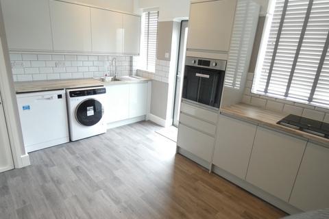 2 bedroom terraced house to rent, Bedford MK42