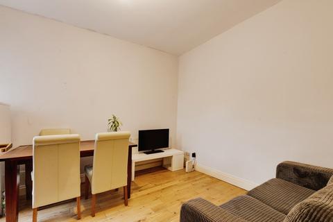 2 bedroom terraced house to rent, Junction road, W5