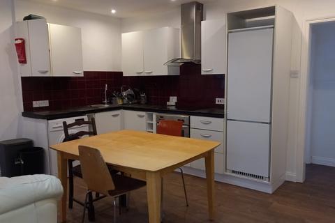 4 bedroom terraced house to rent, Clayton Road