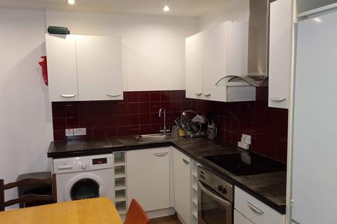 4 bedroom terraced house to rent, Clayton Road