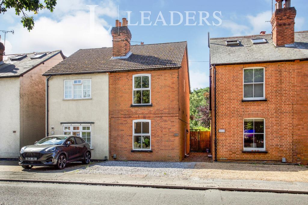 Brookwood Area, Woking 2 bed semidetached house to rent £1,495 pcm