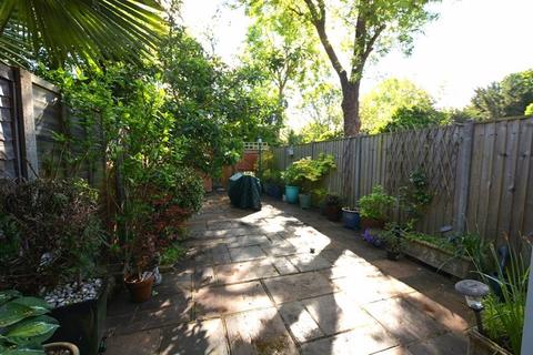 21 Carrington Square, Harrow, HA3 6TF