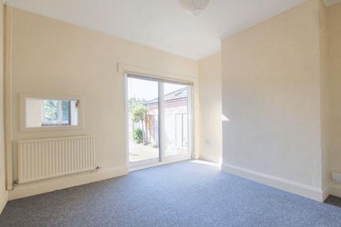 4 bedroom terraced house to rent, Henry Road, Gloucester GL1