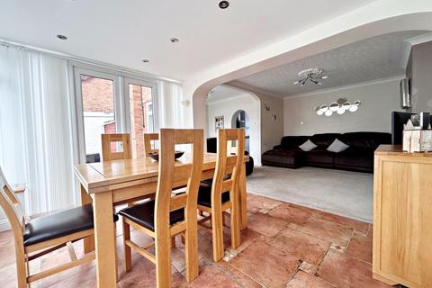 3 bedroom semi-detached house for sale, Three Springs Road, Pershore