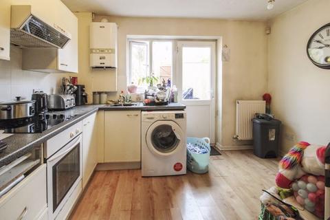 2 bedroom terraced house to rent, Pinsent Avenue, Bedford MK43