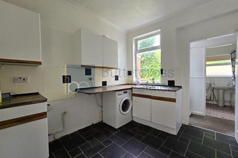 2 bedroom terraced house to rent, Fox Grove, Basford