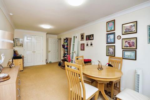 2 bedroom flat for sale, Hadlow Road, Tonbridge TN9