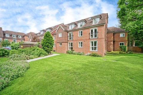 1 bedroom flat for sale, Oyster Lane, Byfleet KT14