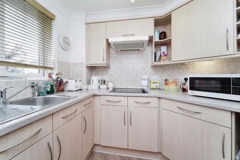 1 bedroom flat for sale, Oyster Lane, Byfleet KT14