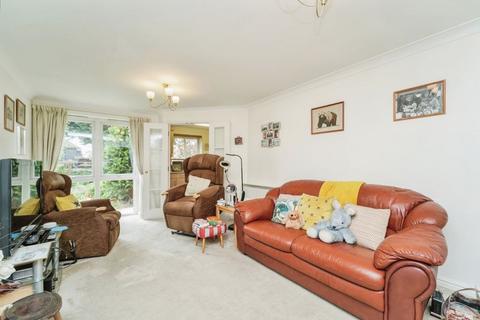 1 bedroom flat for sale, Oyster Lane, Byfleet KT14