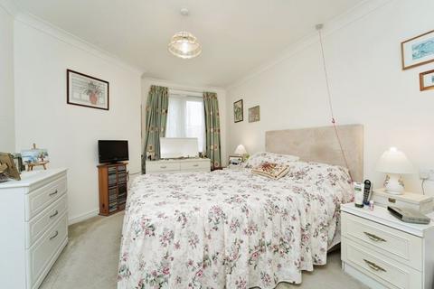 1 bedroom flat for sale, Oyster Lane, Byfleet KT14