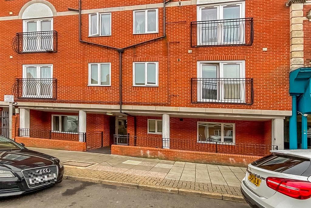 Elm Grove, Southsea, Hampshire 2 bed ground floor flat for sale £195,000