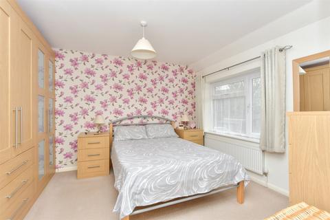 22 Hillshaw Crescent, Rochester, ME2 2PT