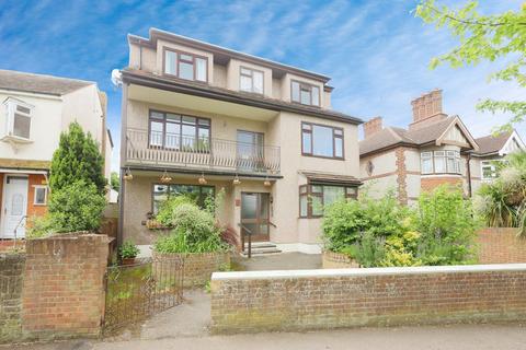 1 bedroom apartment for sale, London Road, Leigh-on-sea, SS9