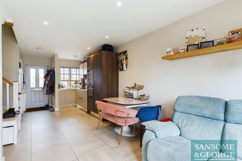 8 Gilbert Close, Padworth, Reading, RG7 5FR