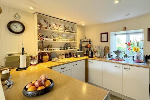 2 bedroom character property for sale, Shurnhold, Melksham, Wiltshire, SN12 8DG