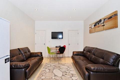 3 bedroom terraced house to rent, 54 Margaret Street, City centre