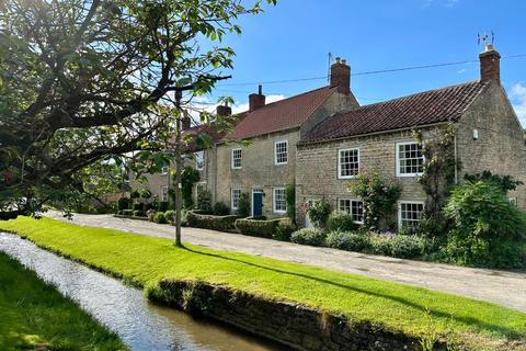 3 bedroom terraced house for sale, Brookside, Hovingham, York